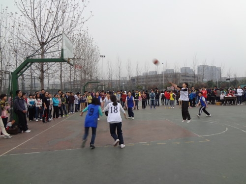 西华大学篮球赛汽车巾帼首战告捷1.jpg